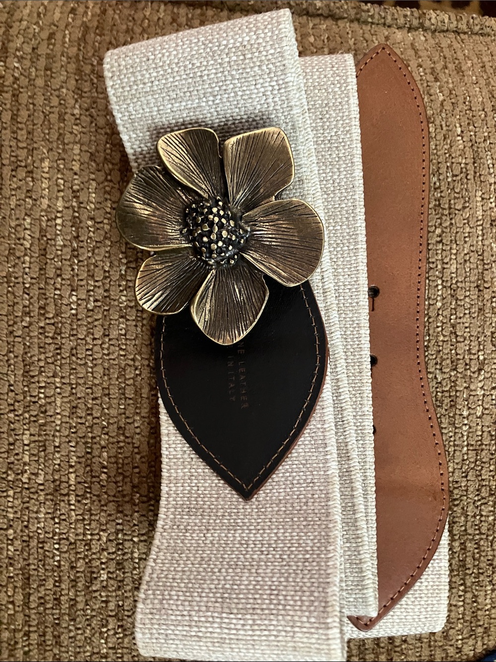 Coldwater Creek Cream Stretch Belt with Gold Flower Buckle